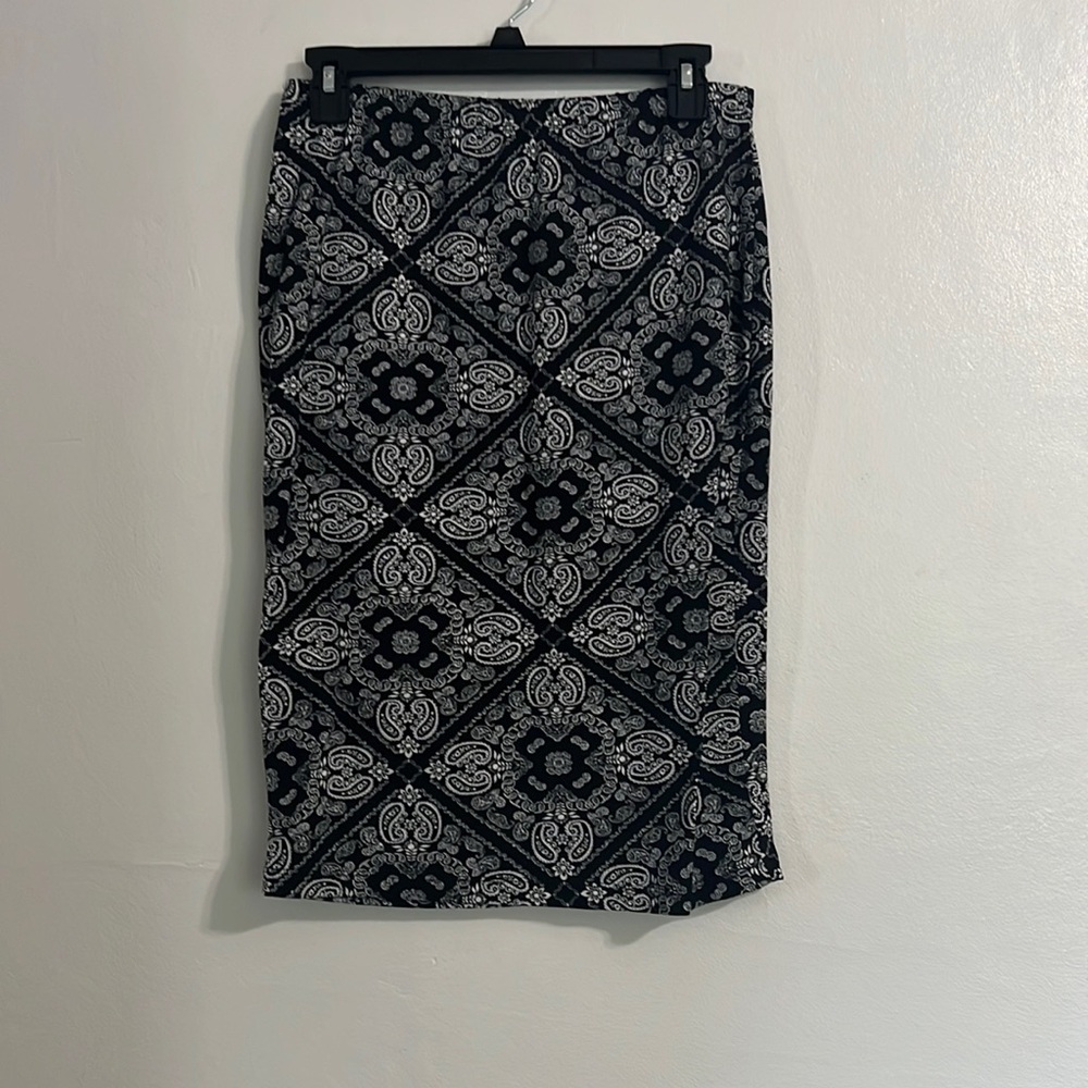 Black and white midi skirt from Rue21